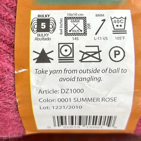 1 skein of red bulky yarn - Summer Rose - Picture 5 of 7